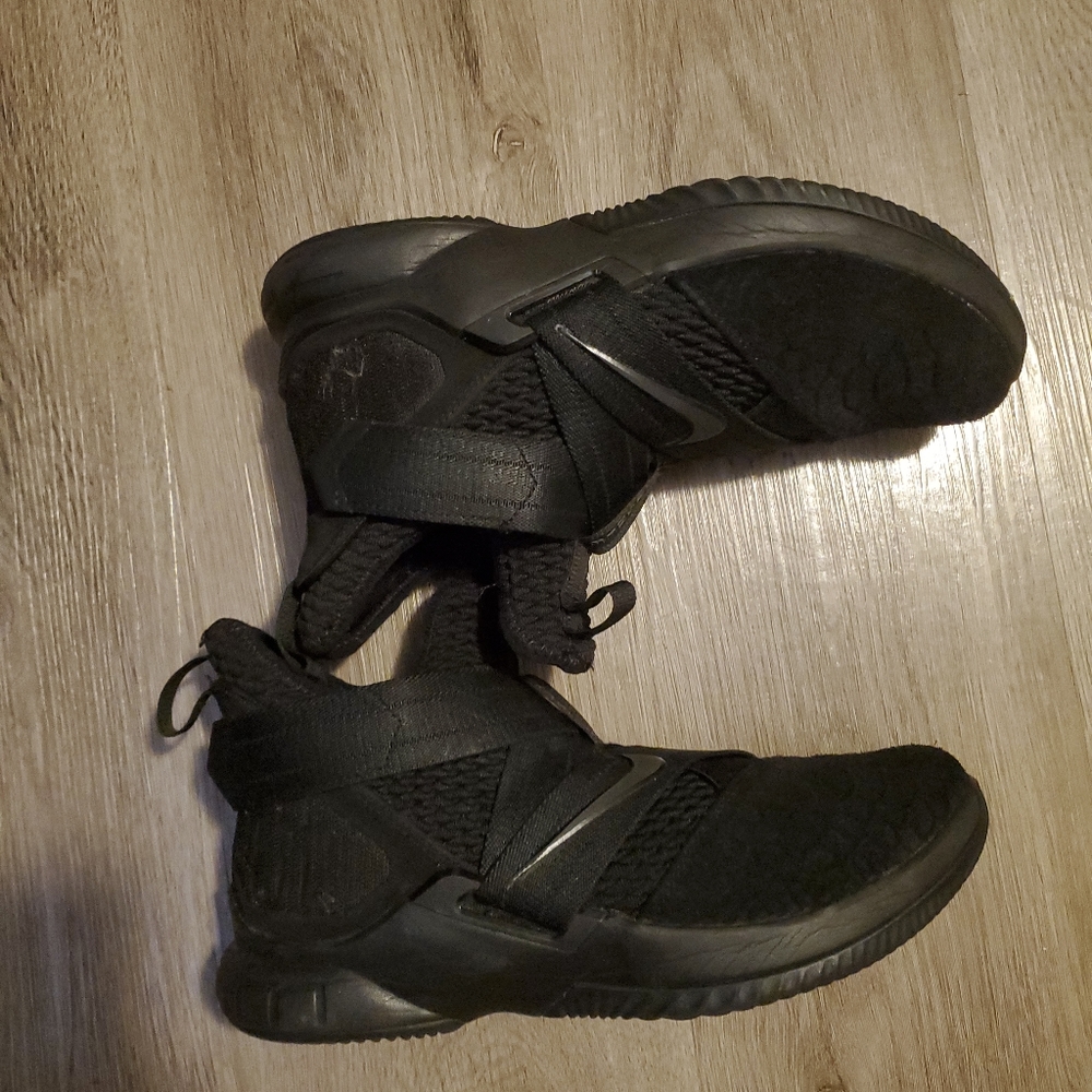 Nike Lebron Black Size 8.5 Sterling